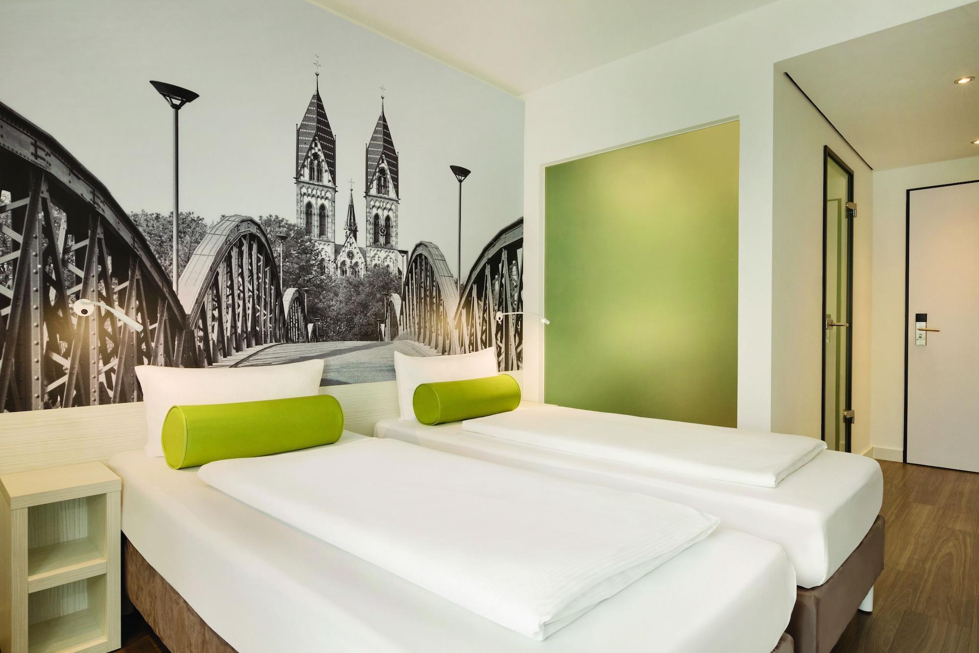 Super 8 By Wyndham Augsburg Hotel Buitenkant foto